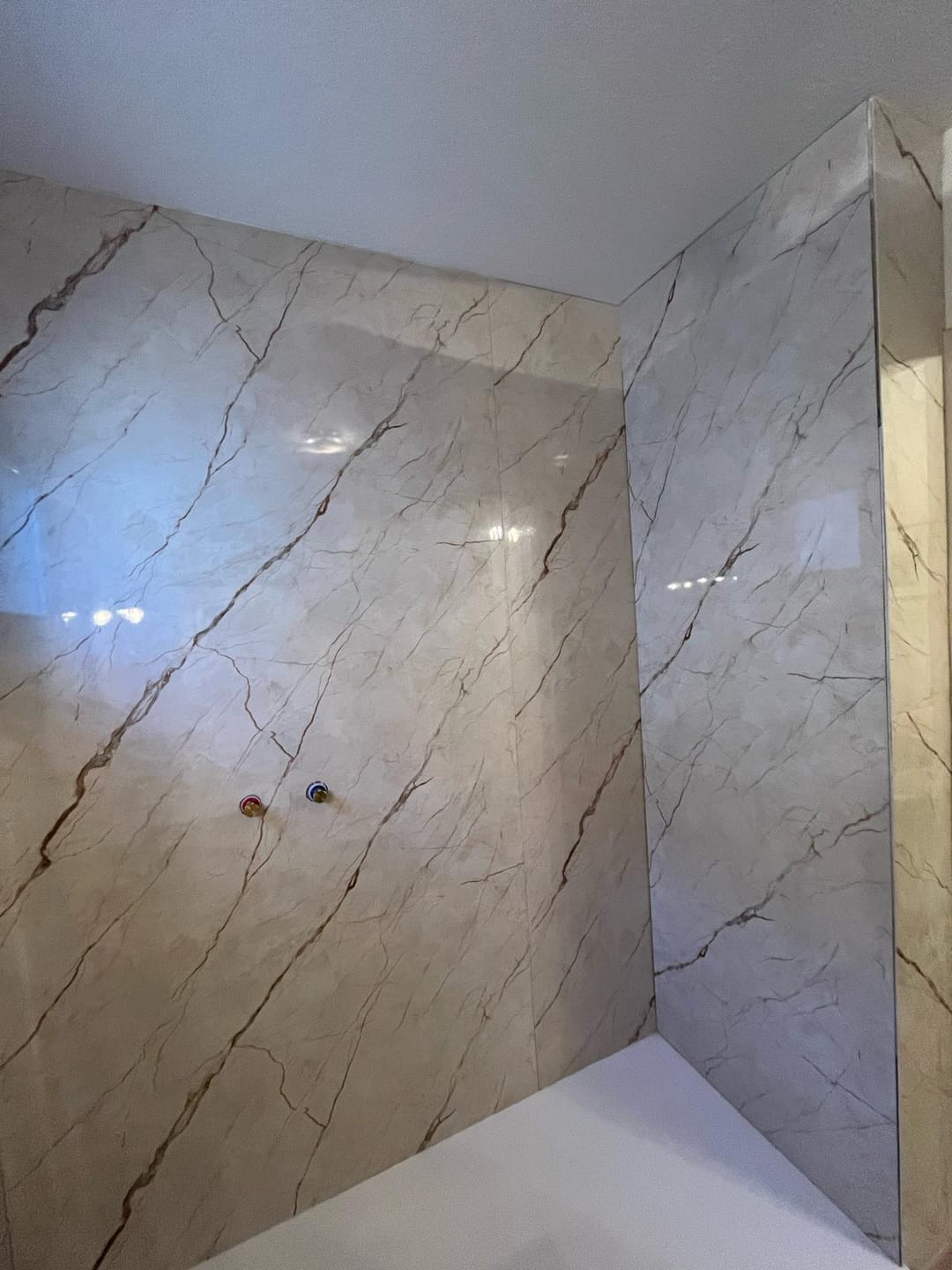 Customer photo review of Plaque Mural PVC Imitation Marbre Beige Brillant