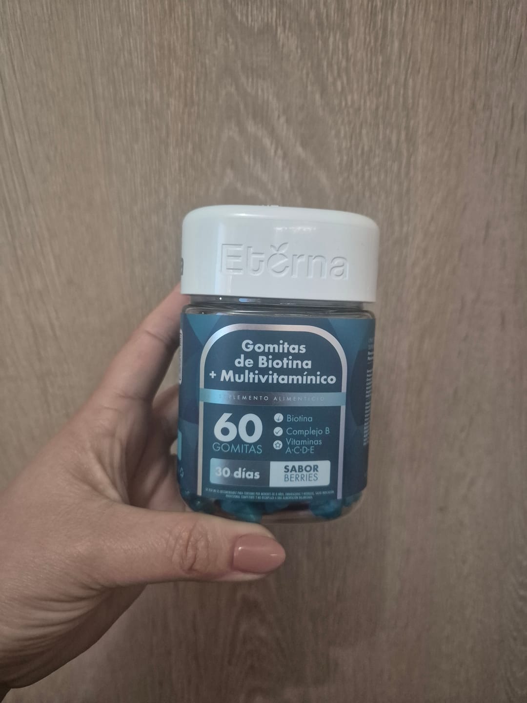 Customer photo review of Gomitas de Biotina y Multivitamínico | Suscripción