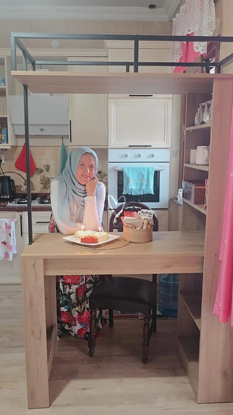 Customer photo review of Rani JA117 Bar Masası Raflı Mutfak Yemek Masası Sepet Ceviz