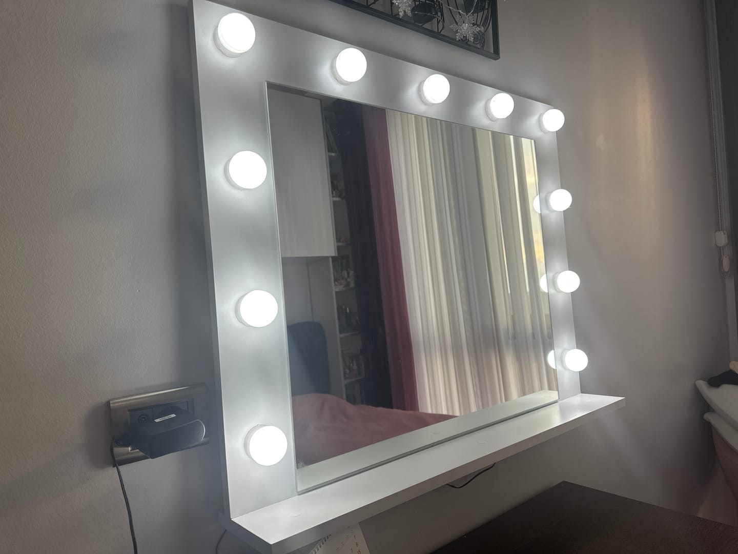 Customer photo review of Rani EF108 Hollywood Işıklı Ayna Kulis Makyaj Aynası Spot Işıklar Dahil Ayna Beyaz