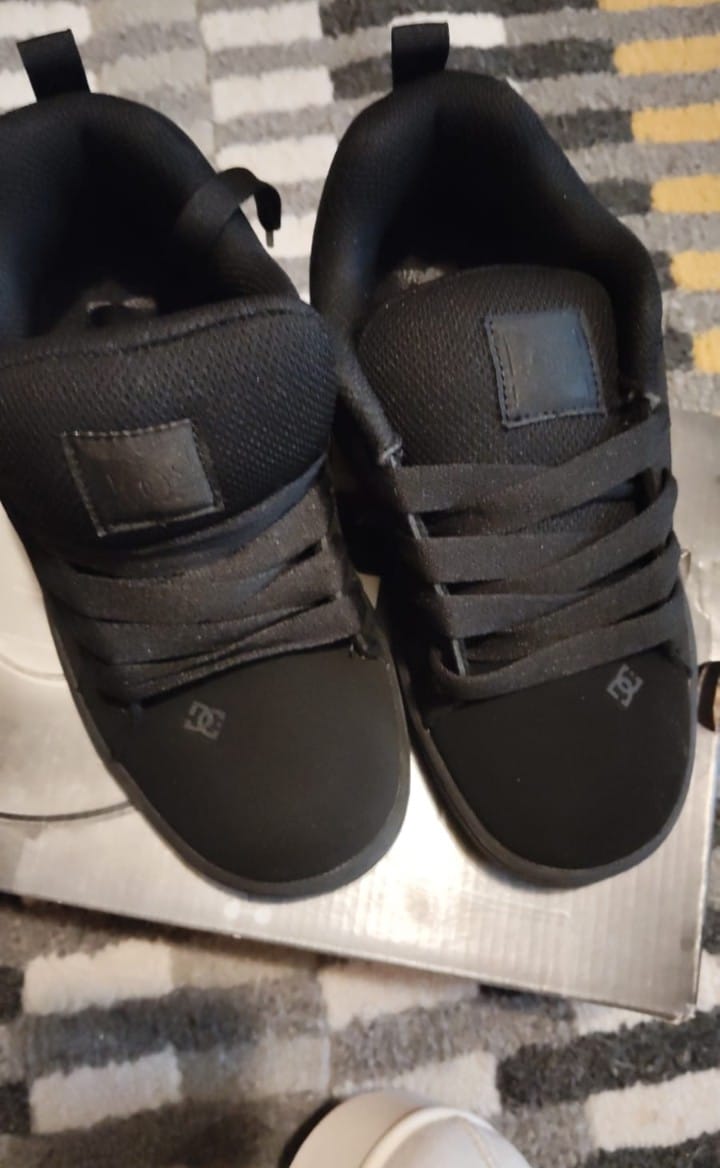 Customer photo review of Zapatilla Dc Court Graffik Junior Mono Negro