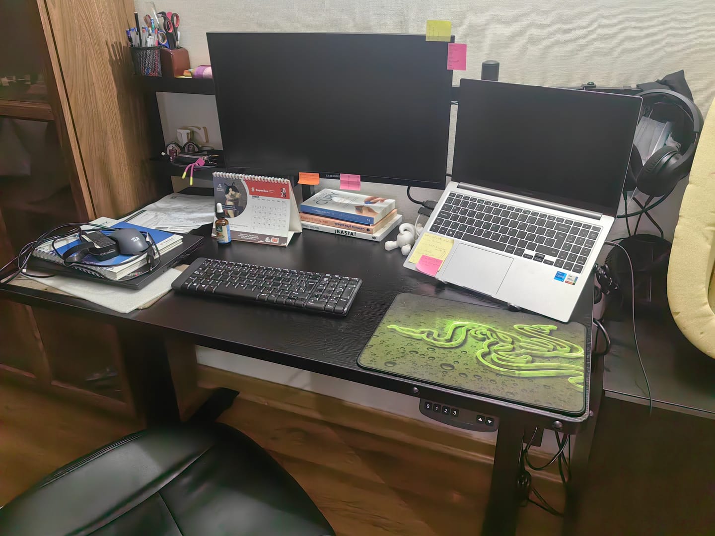 Customer photo review of Standing Desk 1.20 x 60 cm