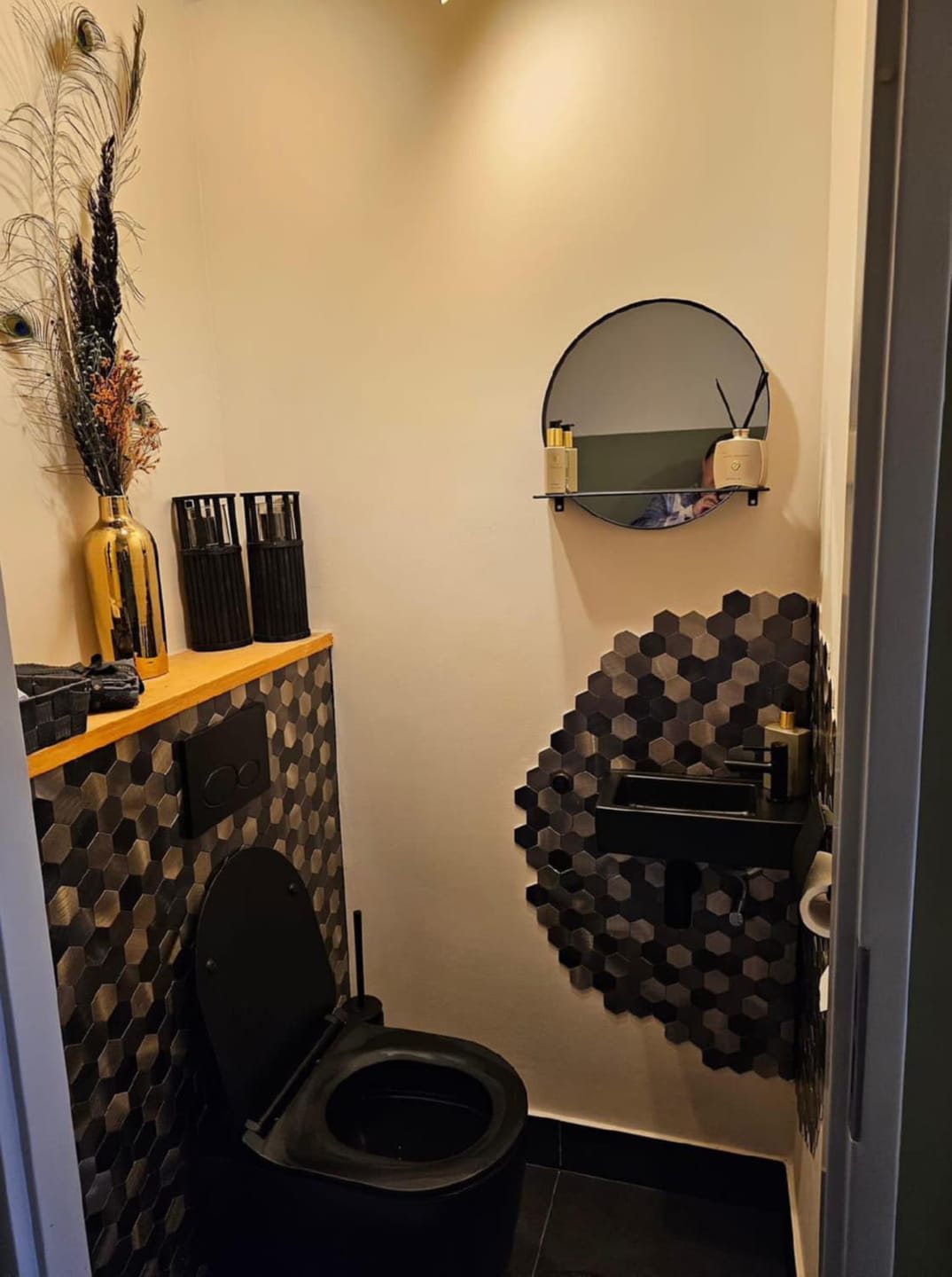 Customer photo review of Crédence Mosaique Autocollant Noir Doré pour Cuisine et Salle de Bain