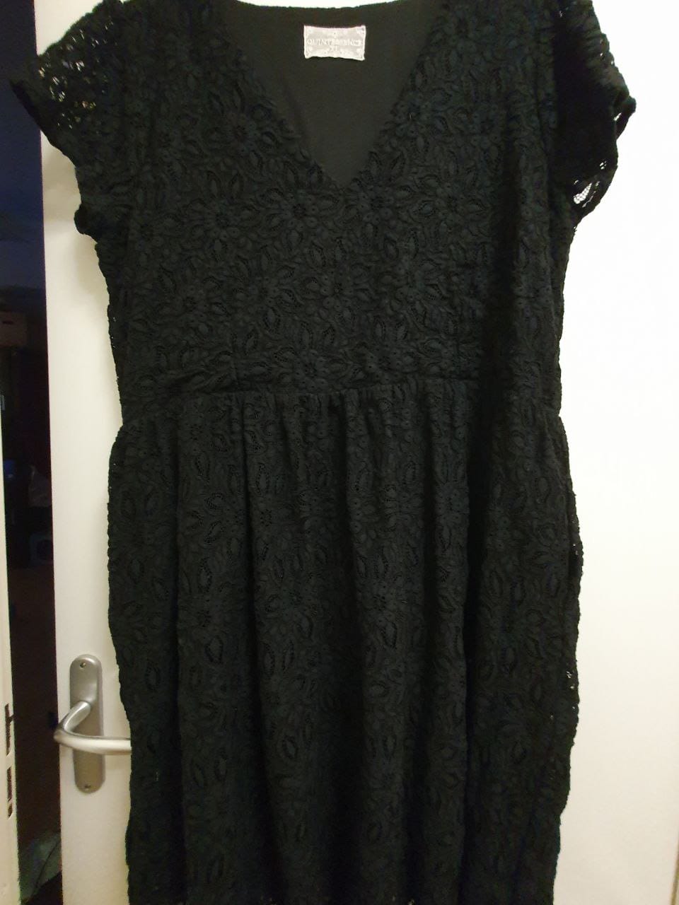 Customer photo review of Robe Anastasia midi broderie noire