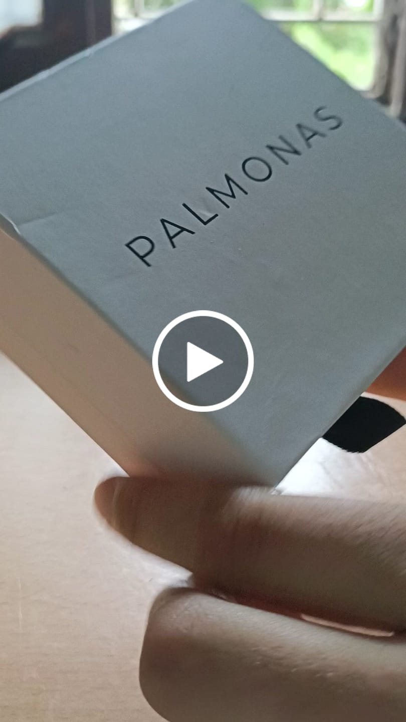 Customer video review of Dainty clover flower necklace