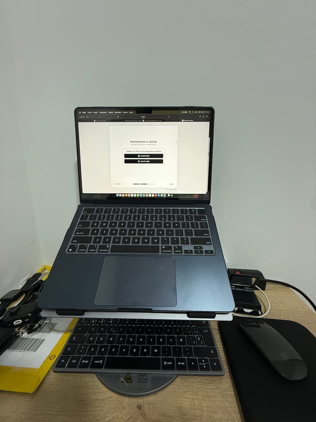 Customer photo review of Soporte Giratorio Premium para Laptop