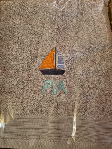Customer photo review of Personalisiertes Handtuch mit Namen für Erwachsene bestickt