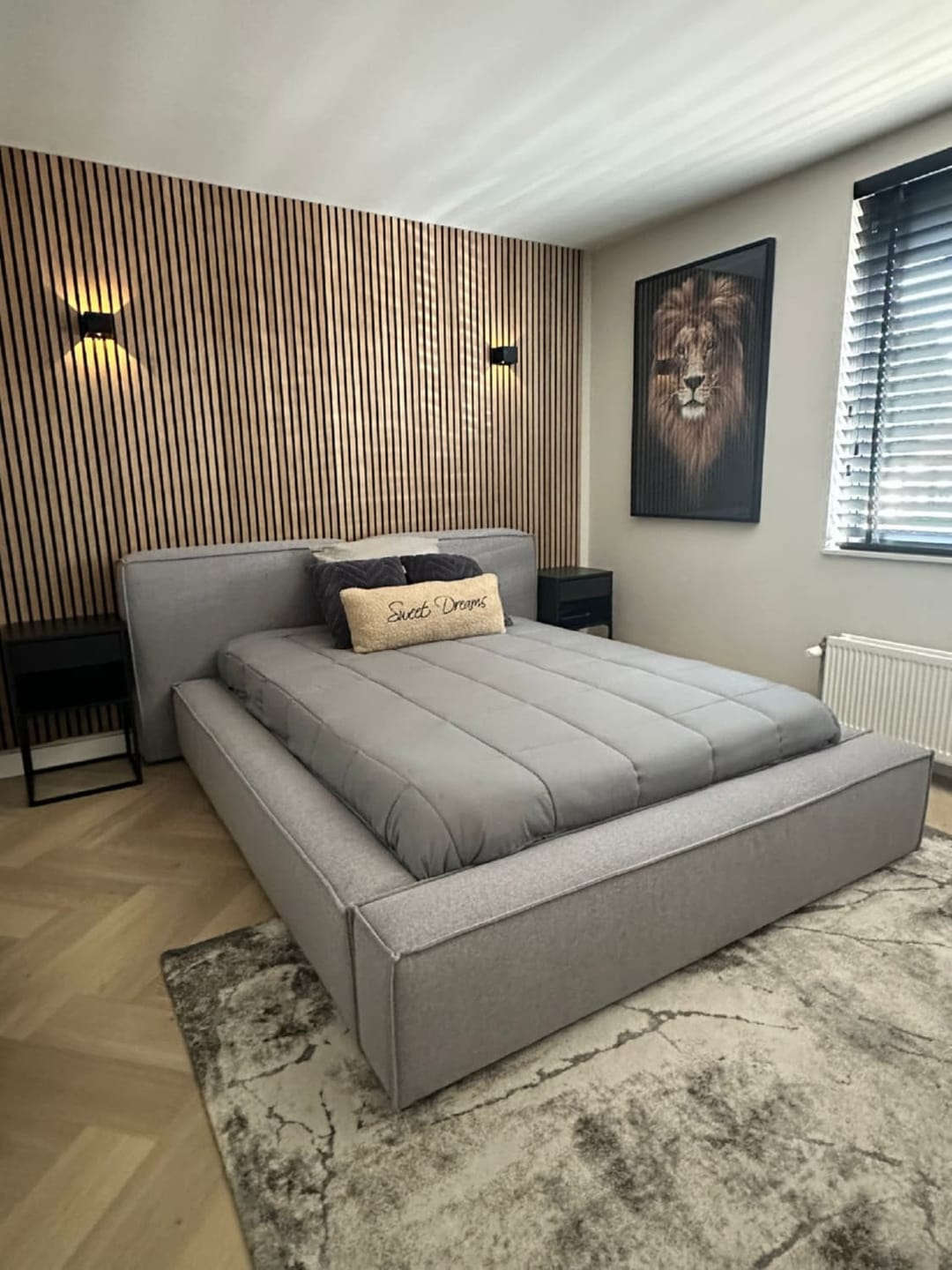 Customer photo review of Panneau Acoustique Bois 260 x 60 cm Noyer Feutrine Noir Décoration Mural