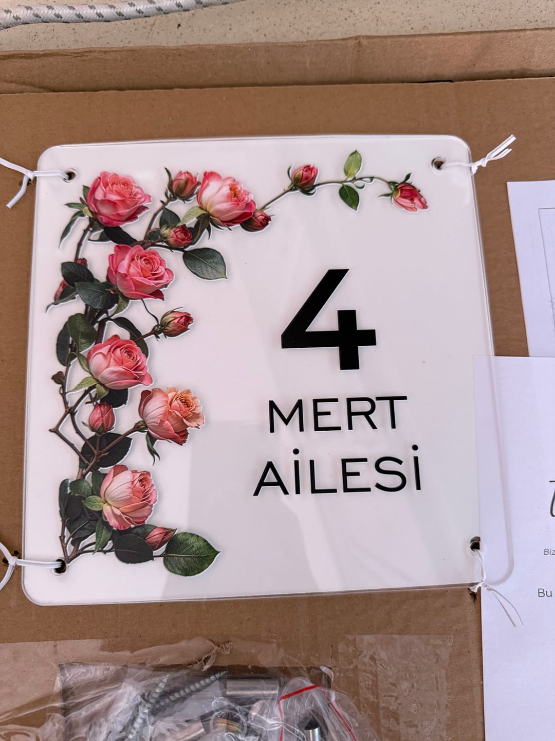 Customer photo review of Kişiye Özel Pembe Gül Dallı Kapı İsimliği
