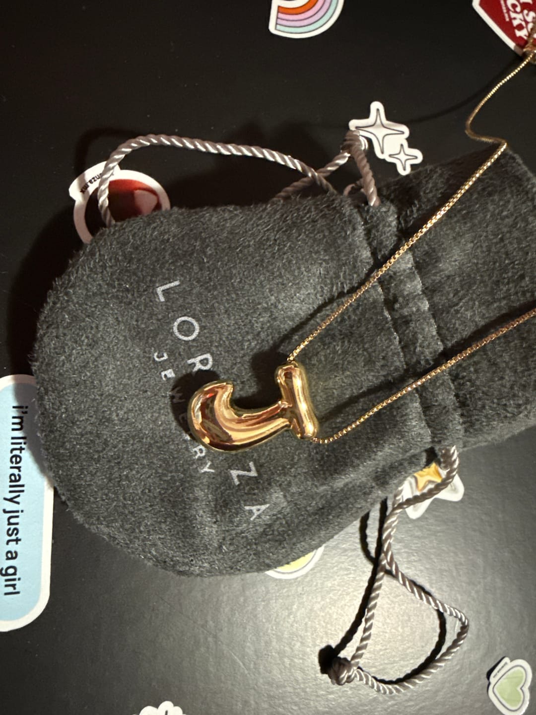 Customer photo review of Collar Inicial Bubble Dorado