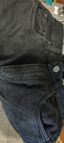 Letícia M. review of Calça Jeans Reta Araçá Preta image 1 out of 2