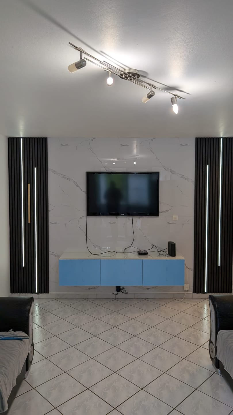 Customer photo review of Panneau Mural PVC Effet Marbre Blanc 260x120x0.3 cm