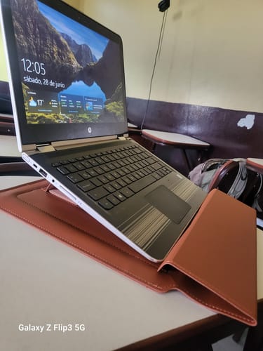 Customer photo review of Funda Notebook Smart Case