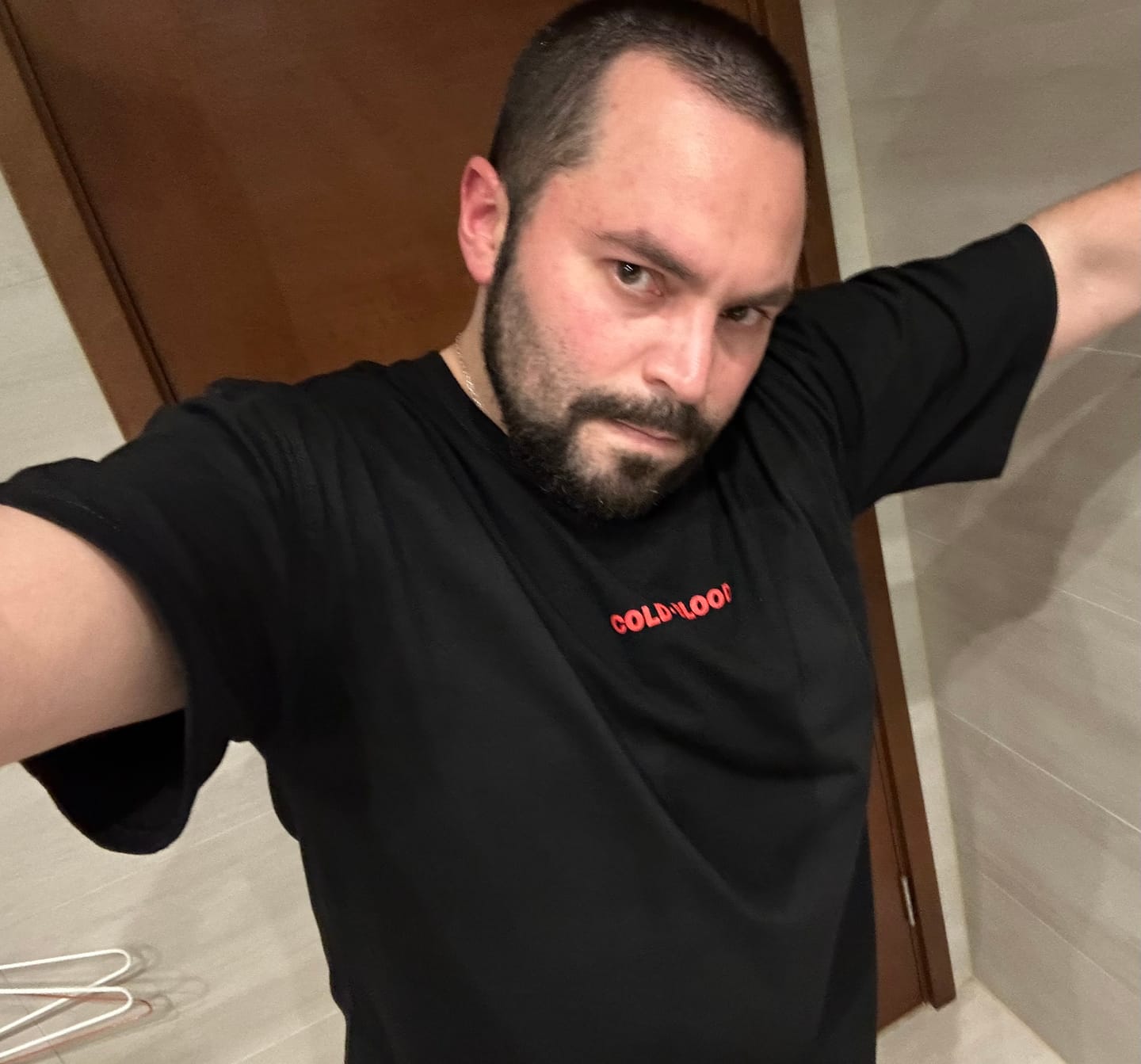 Customer photo review of POLERA BASIC BLACK & RED