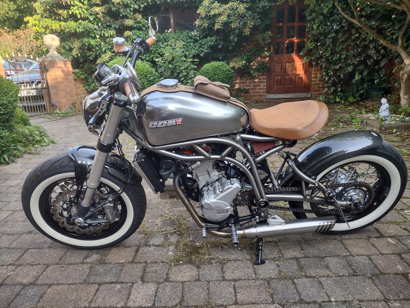 Customer photo review of interceptor/gt/bear 650: moto exclusive tank strap