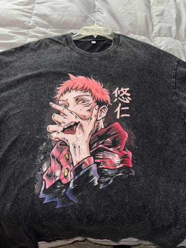 Customer photo review of Jujutsu Kaisen Itadori Vintage Graphic T Shirt