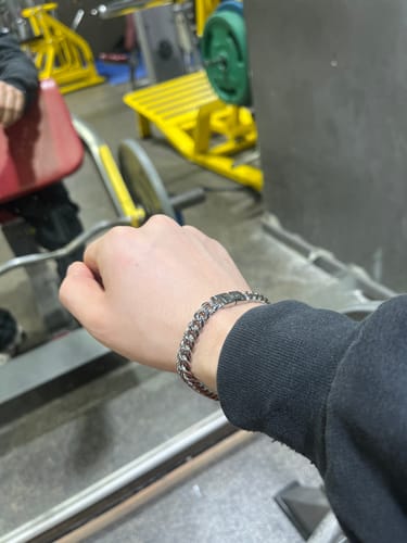 Reseña con foto de un cliente sobre Pulsera Cuban 8mm