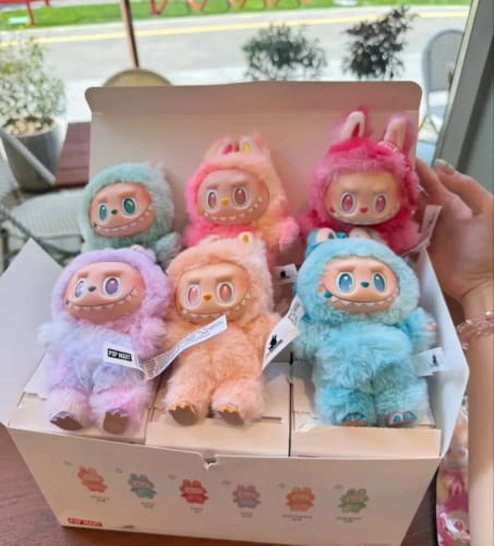 Customer photo review of THE MONSTERS - Exciting Macaron Vinyl Face