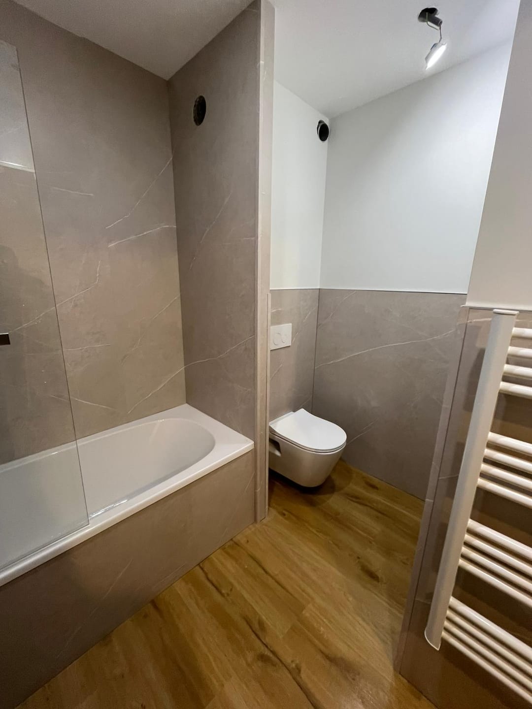 Customer photo review of Panneaux Muraux SPC Marbre Beige Mat 260x120x0.4 cm