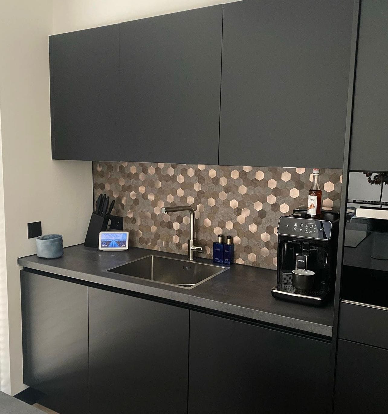 Customer photo review of Mosaique Adhésive Hexagone Cuivre marron pour crédence de cuisine