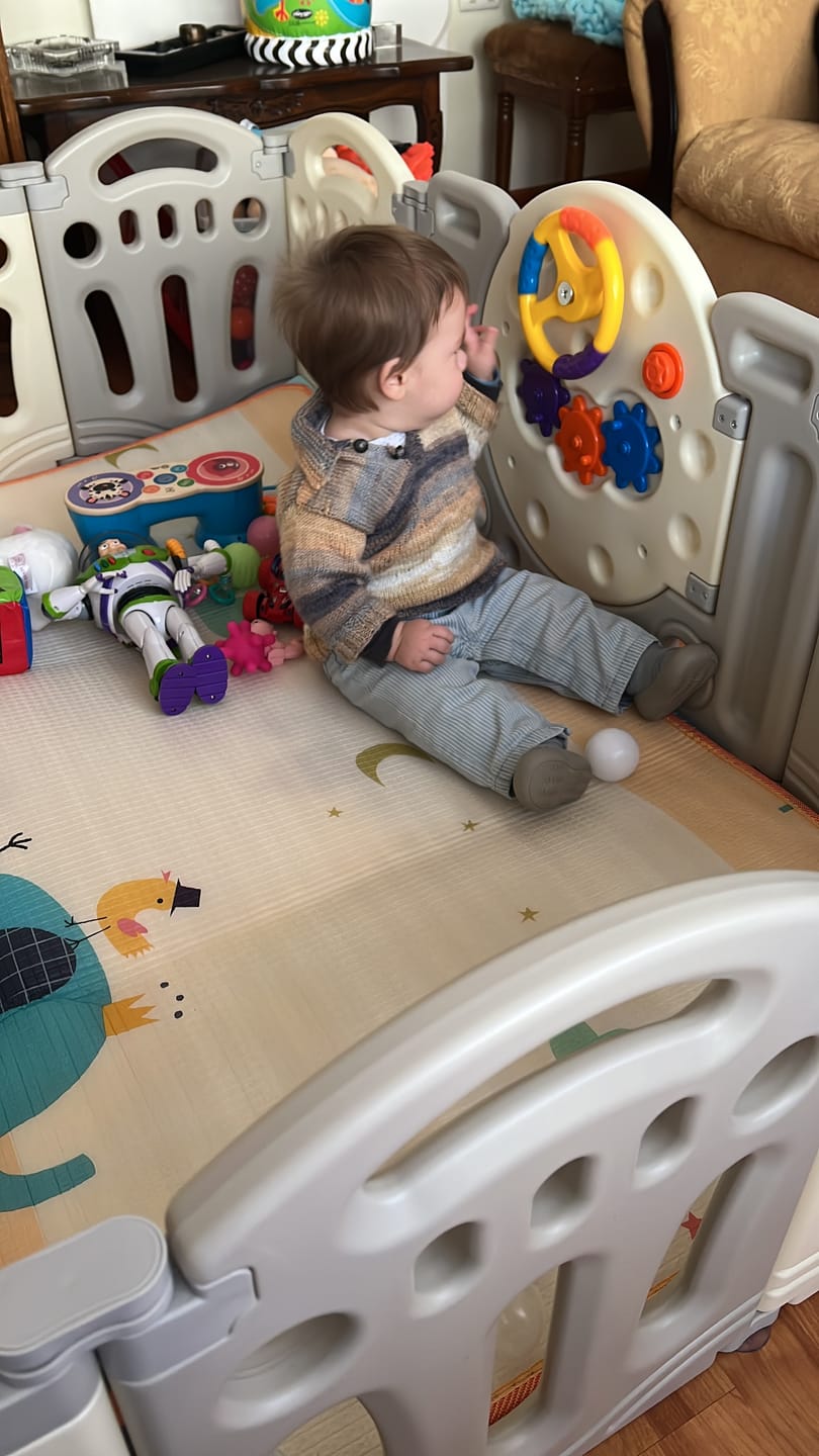Customer photo review of Zapato Calcetín ergonómico para bebés color beige