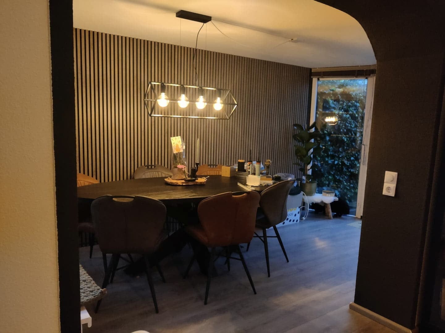 Customer photo review of Panneau Acoustique Bois 260 x 60 cm Noyer Feutrine Noir Décoration Mural