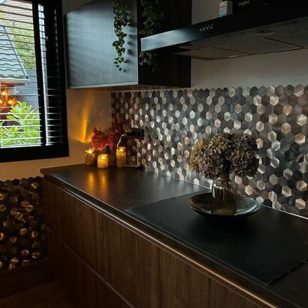 Customer photo review of Crédence Mosaique Autocollant Noir Doré pour Cuisine et Salle de Bain