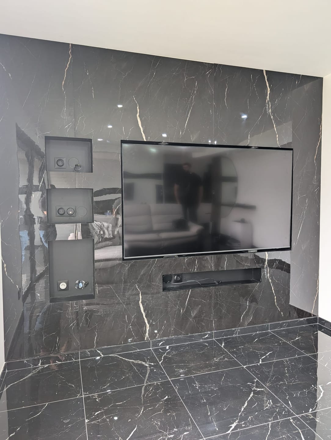 Customer photo review of Panneau Mural PVC Marbre Noir - Impérmeable 260x120x0.3cm