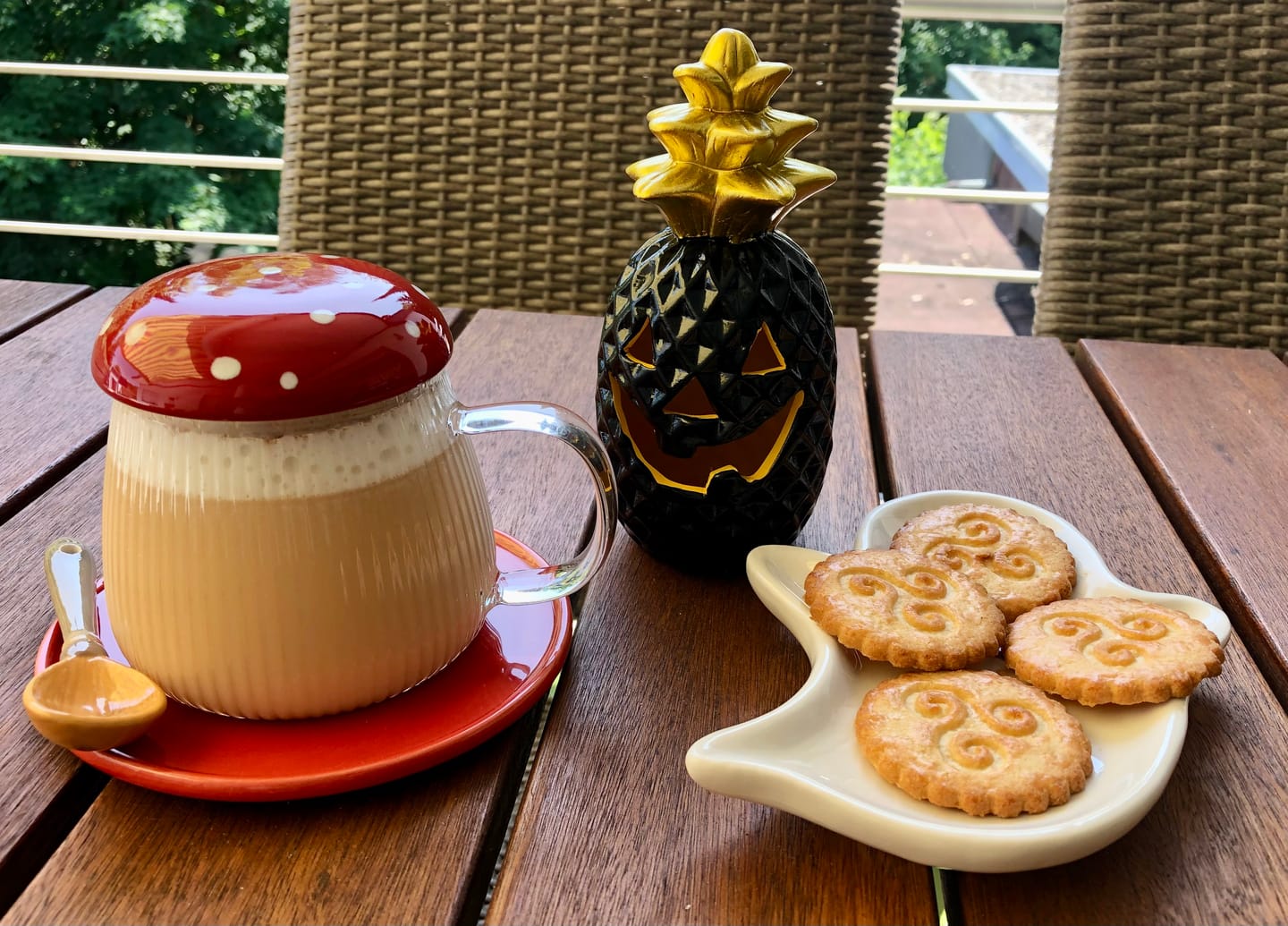 Customer photo review of Pilz-Tasse aus Glas mit Untertasse Set