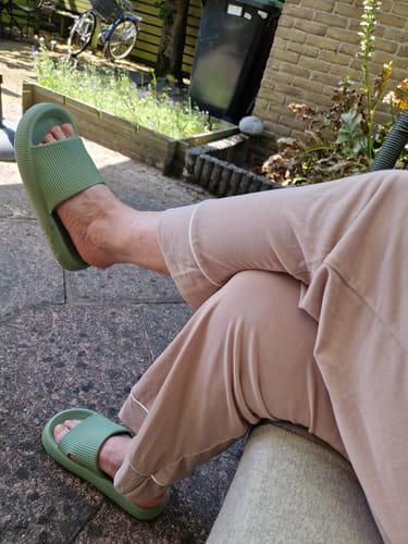 Customer photo review of HappyFlops