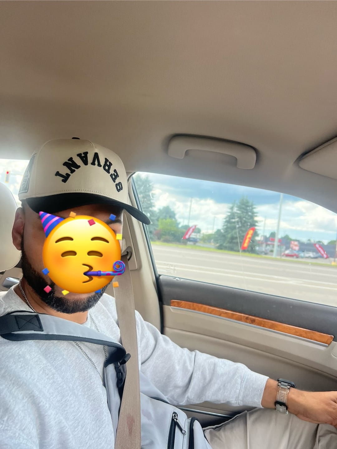 Customer photo review of ‘SERVANT’ Premium SnapBack - Cream/Black
