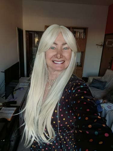Customer photo review of Peruca Miriam Loira Clara com Franja (Premium)