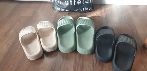 Customer photo review of HappyFlops