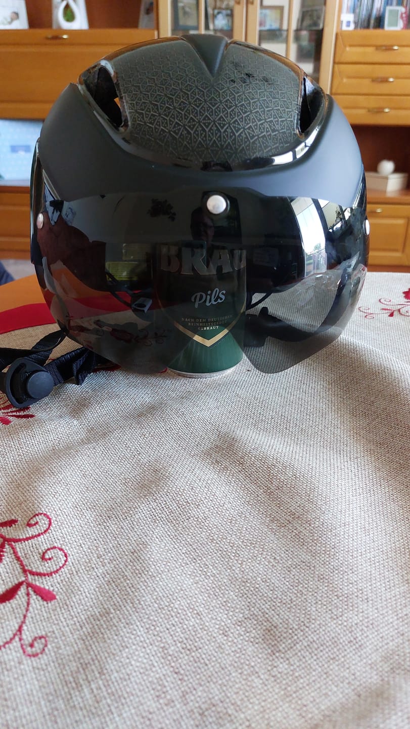 Customer photo review of Vakole Integrally Molded Bicycle Helmet with Magnetic Goggles