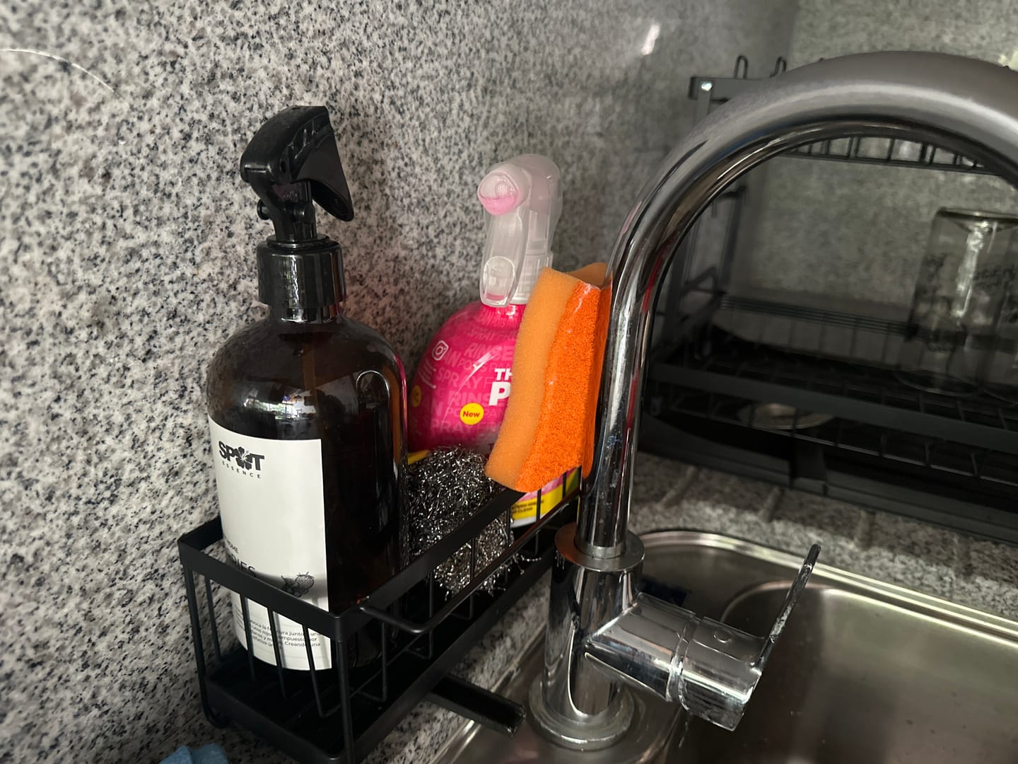 Customer photo review of Rack de Almacenamiento para Fregadero con Tubo de Drenaje Giratorio Estante de Esponja
