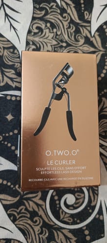 Customer photo review of O.TWO.O LASHES CURLER