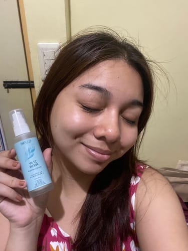 Customer photo review of Stay Fresh Moisturizer Controls Oil and Brightens