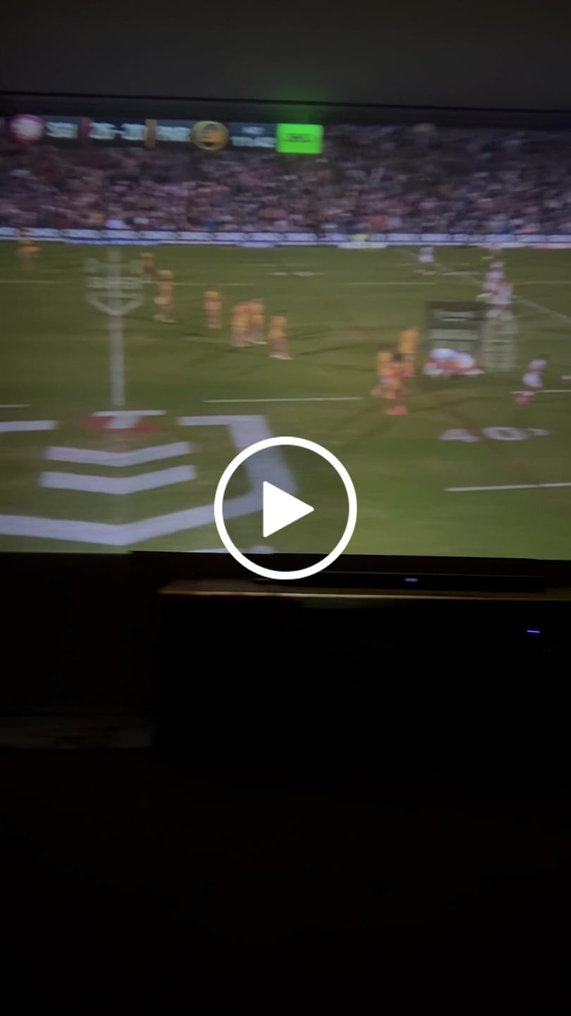 Customer video review of MovieHub™ Ultra HD Projector + FREE Projector Screen
