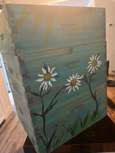 Customer photo review of MayBee Hives 2 PACK Screened Bottom Board with Entrance Reducer, 100% Beeswax Coating, Premium Cedar Wood ,Perfect for Langstroth Hive 10 Frame