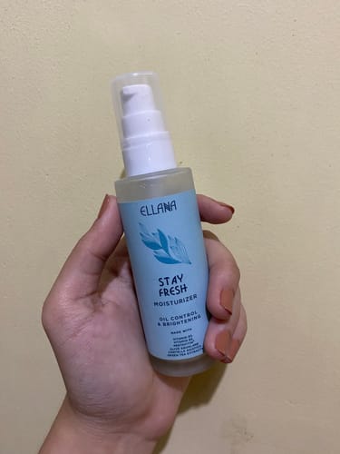 Customer photo review of Stay Fresh Moisturizer Controls Oil and Brightens