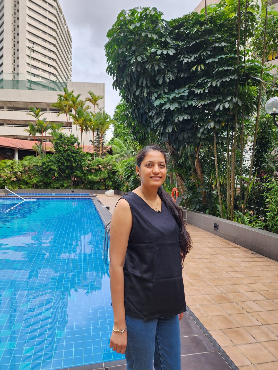 Customer photo review of Black Airy-Linen Shorts