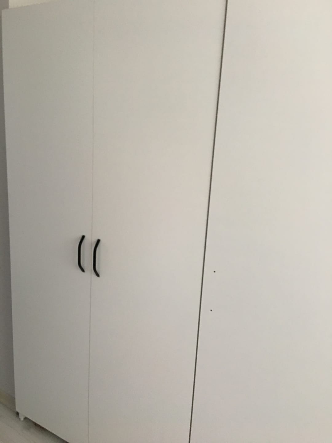 Customer photo review of Rani JE109 Çok Amaçlı Dolap Tekerlekli Üç Kapaklı Kiler Erzak Mutfak Dolabı Beyaz