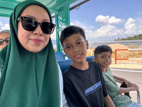Customer photo review of Taylor Rectangular Framed Sunglasses