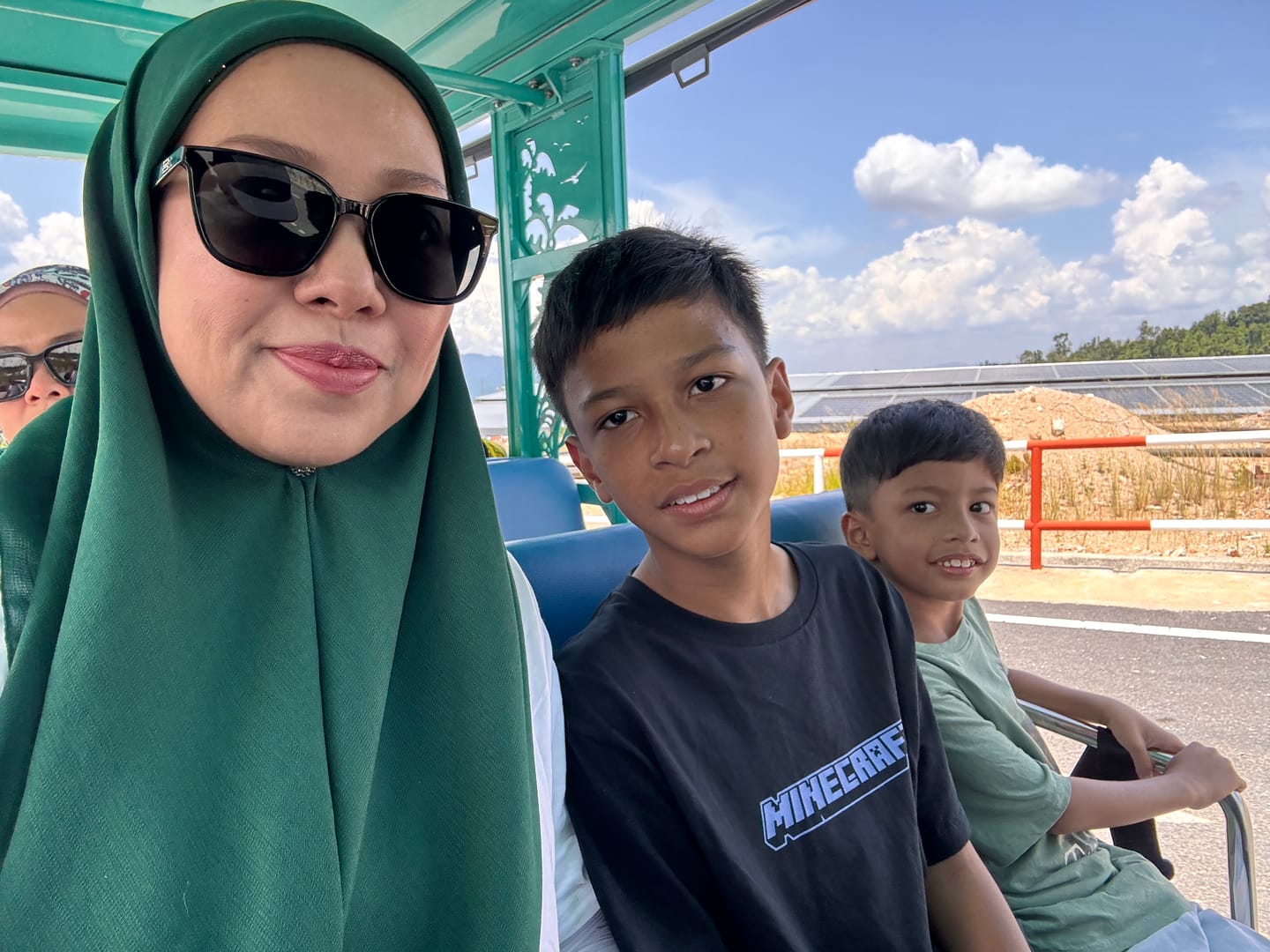 Customer photo review of Taylor Rectangular Framed Sunglasses