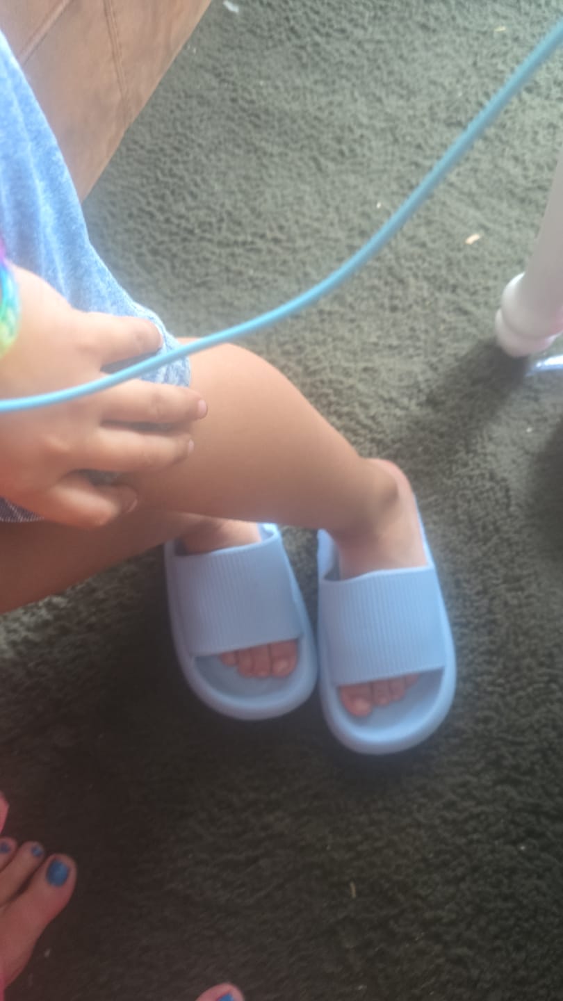 Customer photo review of HappyFlops Kids