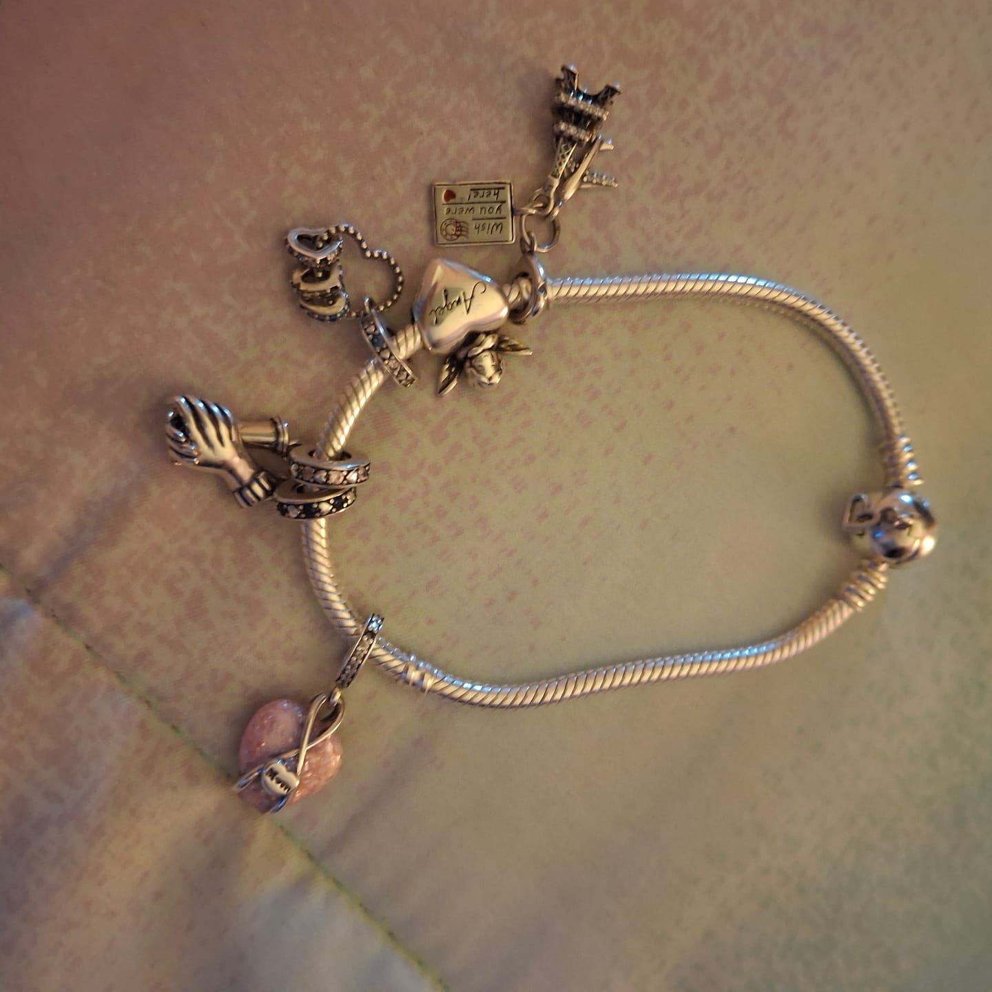 Customer photo review of Pulsera Esfera de Amor y Corazon