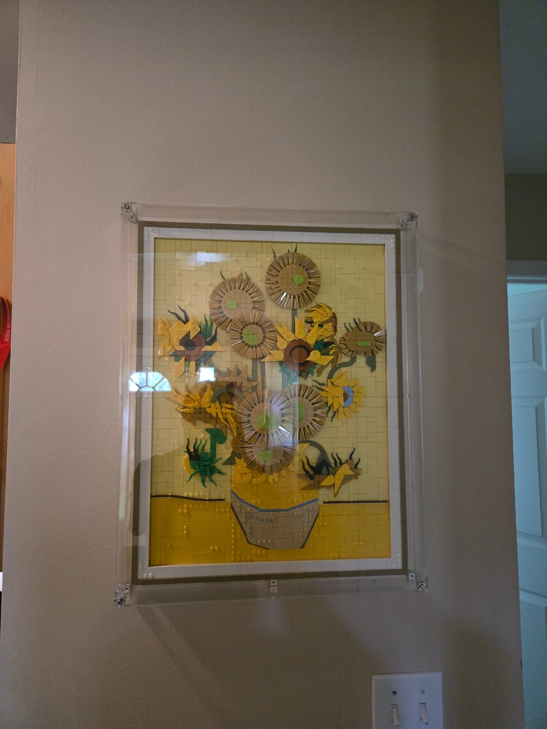Customer photo review of Wall Mounted Display Case for LEGO® 31215 Art Vincent van Gogh – Sunflowers