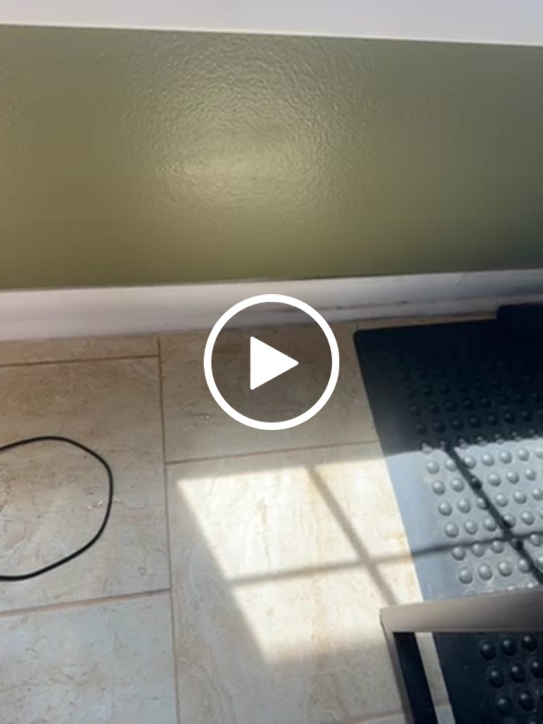 Customer video review of 5 Minute CleanWalls Bundle (CleanWalls Tool, Spray, & Baseboard Duster)