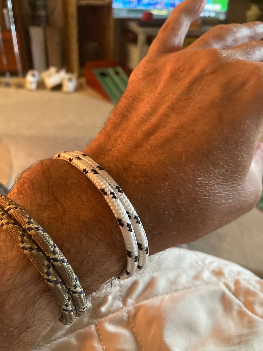 Customer photo review of Paracord Bracelet Magnetic White Black