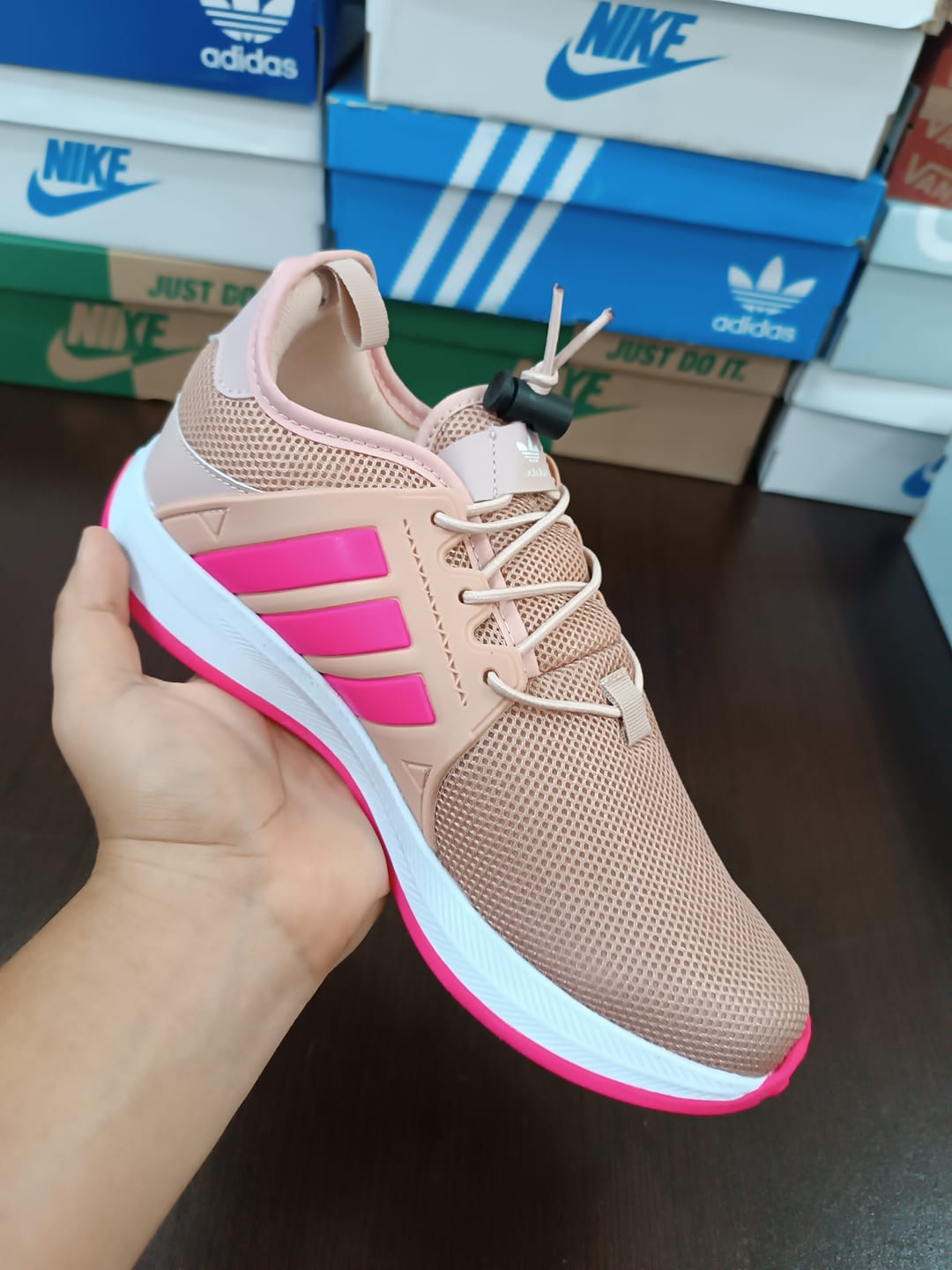 Customer photo review of Tenis 018 Maquillaje Fiusha